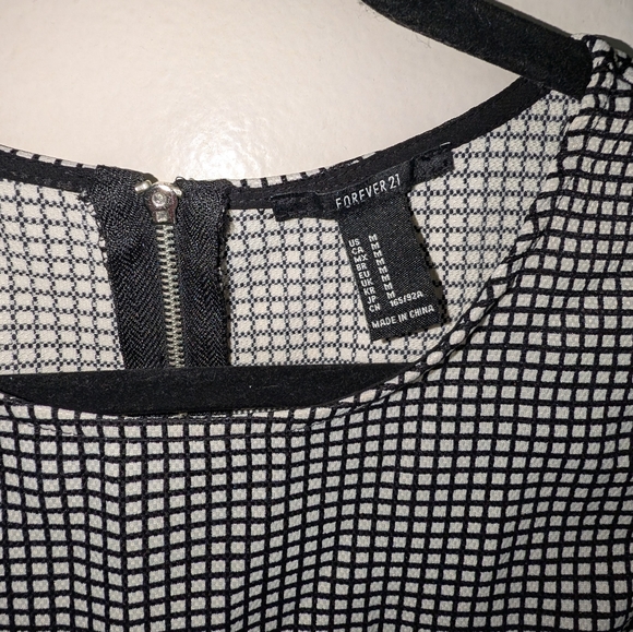 Forever21 grid print crop top size M - Picture 3 of 6